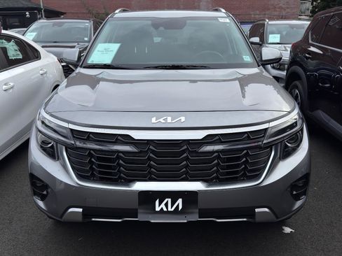Used 2024 Kia Seltos EX image 2
