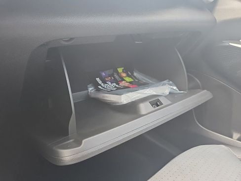 Used 2025 Chevrolet Trax LT image 30