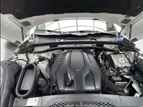 Used 2023 Porsche Macan Turbo AWD/4WD image 17