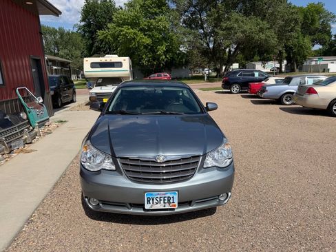 Used 2010 Chrysler Sebring Limited FWD image 3