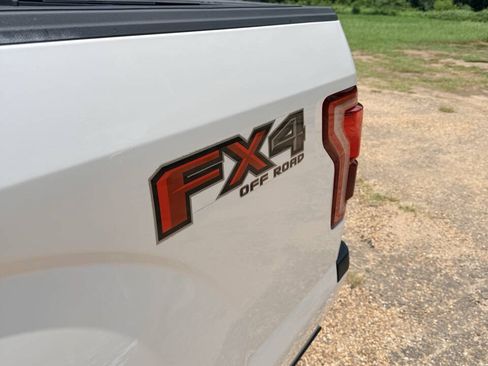 Used 2015 Ford F150 Platinum w/ Equipment Group 701A Luxury AWD/4WD image 11