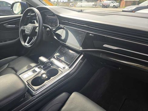 Used 2019 Audi Q8 Prestige w/ Luxury Package image 12