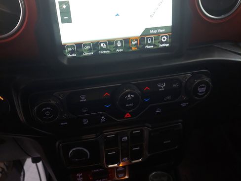 Used 2022 Jeep Wrangler Unlimited Rubicon w/ LED Lighting Group AWD/4WD image 13