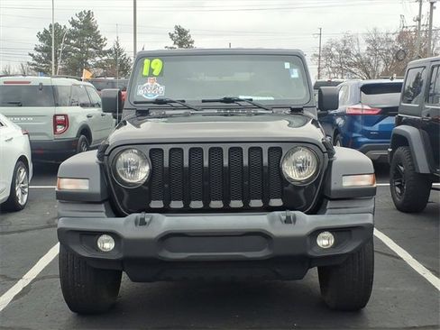 Used 2019 Jeep Wrangler Sport S image 2