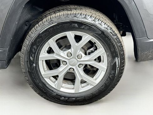 Used 2023 Jeep Grand Cherokee L Limited image 9