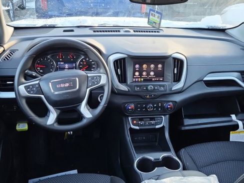 Used 2024 GMC Terrain SLE w/ Driver Convenience Package image 16