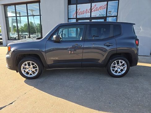 Used 2023 Jeep Renegade Latitude AWD/4WD image 5