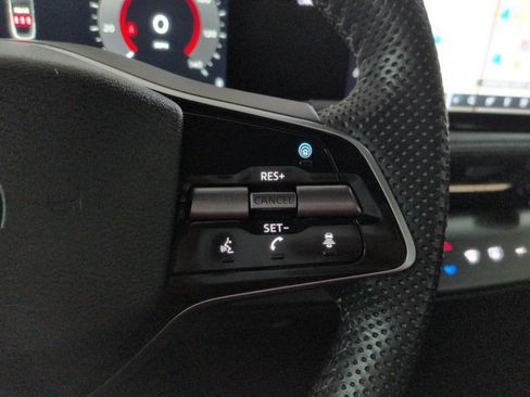 Used 2024 Nissan Ariya FWD image 23