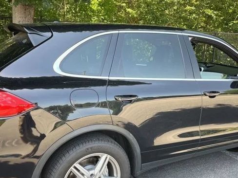 Used 2014 Porsche Cayenne S AWD/4WD image 9