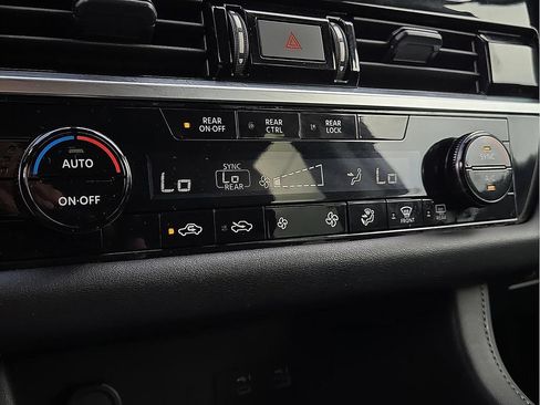 Used 2024 Nissan Pathfinder SV FWD image 16