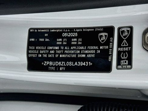 Used 2025 Lamborghini Urus SE AWD/4WD image 35