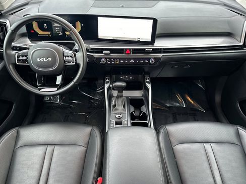 Used 2024 Kia Sorento S image 3