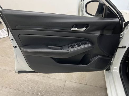 Used 2025 Nissan Altima 2.5 SV FWD image 46