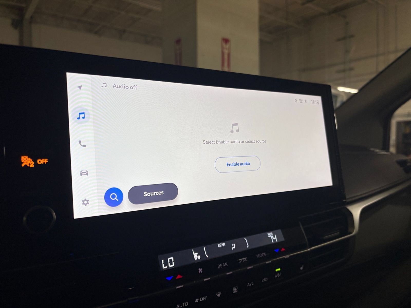 Used 2025 Toyota Sienna XLE FWD image 19