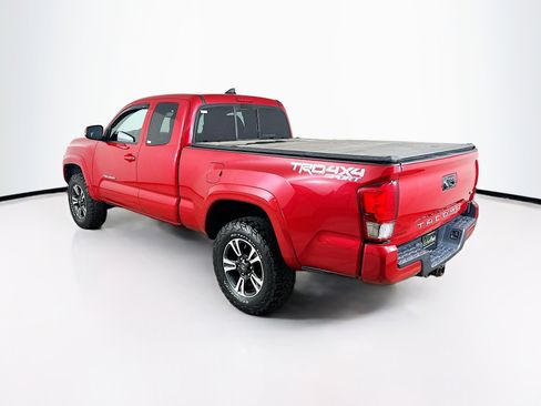 Used 2016 Toyota Tacoma TRD Sport w/ Towing Package image 5