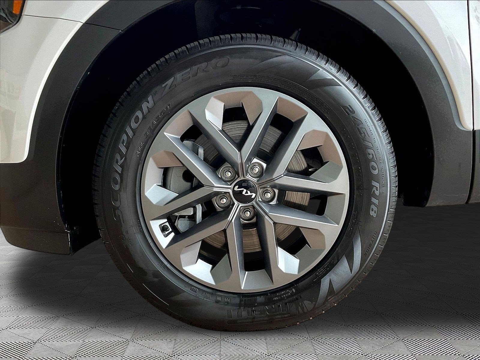 Used 2025 Kia Telluride LX FWD image 32