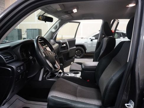Used 2017 Toyota 4Runner SR5 AWD/4WD image 12