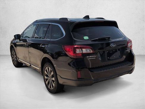 Used 2017 Subaru Outback 2.5i Touring AWD/4WD image 8