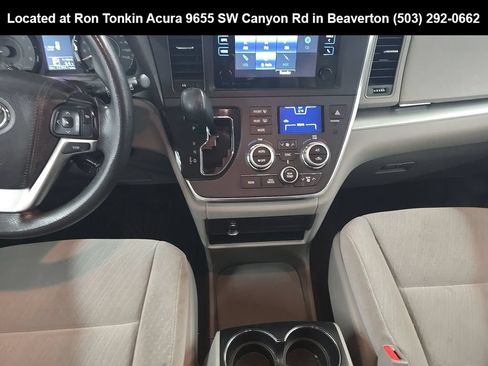 Used 2017 Toyota Sienna LE FWD image 11