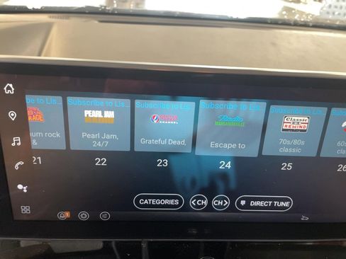 Used 2025 Nissan Rogue SL AWD/4WD image 11