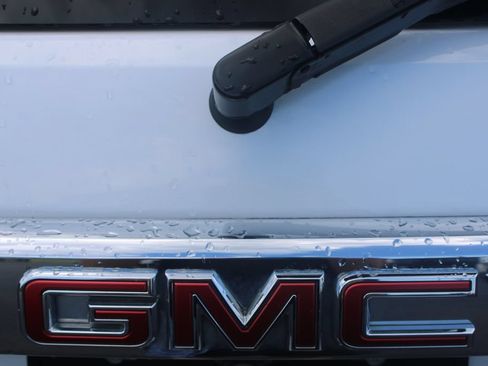 Used 2023 GMC Acadia SLT w/ Preferred Package FWD image 14