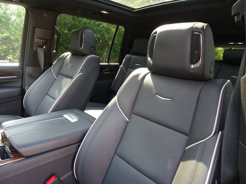 Certified 2024 Cadillac Escalade ESV Premium Luxury AWD/4WD image 9