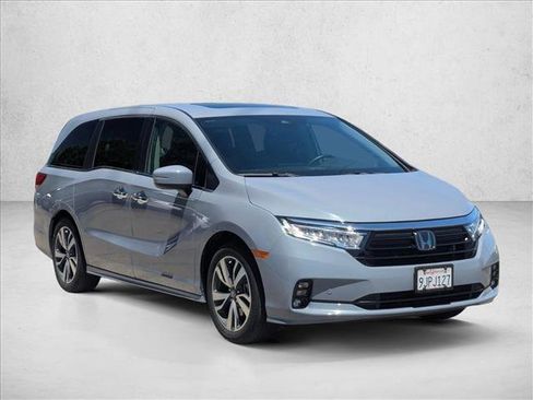 Used 2024 Honda Odyssey Touring image 3