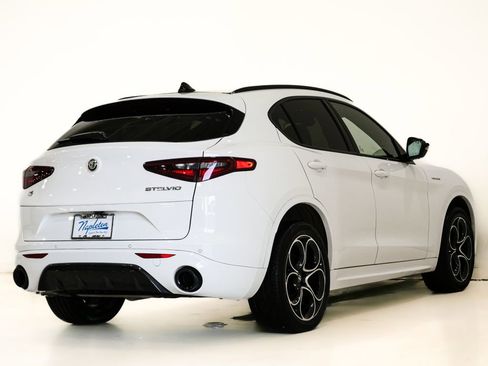 Used 2023 Alfa Romeo Stelvio Veloce AWD/4WD image 7