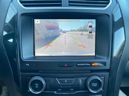 Used 2018 Ford Explorer XLT w/ Equipment Group 202A AWD/4WD image 16