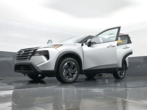 Used 2024 Nissan Rogue SV AWD/4WD image 32