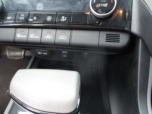 Used 2024 Hyundai Elantra SEL FWD image 14