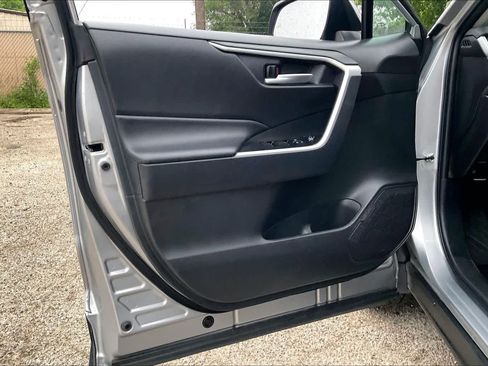 Used 2025 Toyota RAV4 XLE FWD image 21