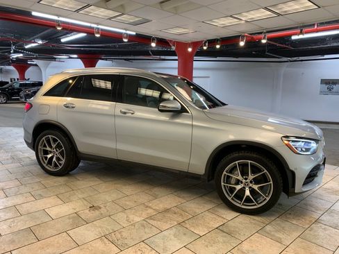 Used 2022 Mercedes-Benz GLC 300 4MATIC w/ AMG Line image 9