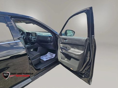 Used 2022 Nissan Pathfinder SV AWD/4WD image 11