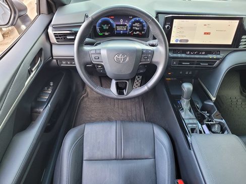 Used 2025 Toyota Camry XSE FWD image 7