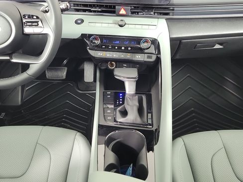 New 2025 Hyundai Elantra Limited image 10