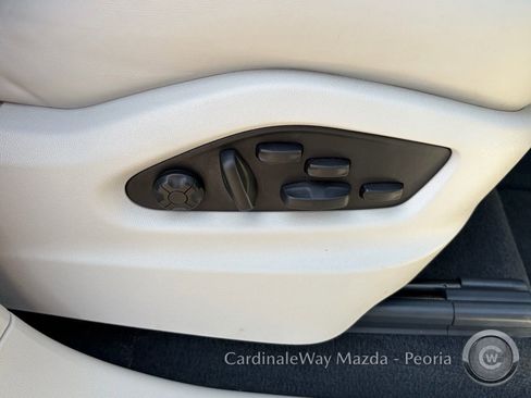 Used 2022 Porsche Cayenne S Platinum AWD/4WD image 32