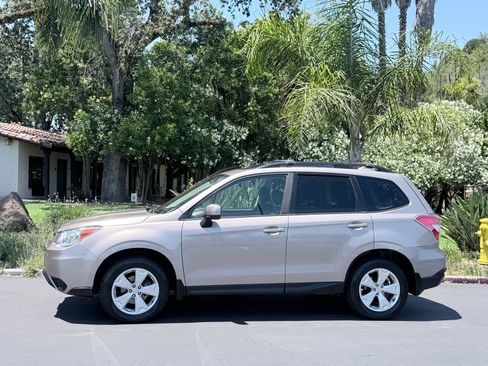 Used 2016 Subaru Forester 2.5i Premium w/ All-Weather Package AWD/4WD image 2