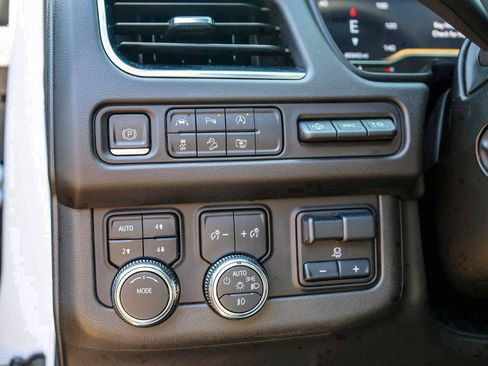 Used 2024 GMC Yukon AT4 w/ Technology Package AWD/4WD image 18