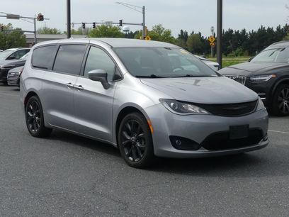Used 2020 Chrysler Pacifica Touring w/ S Appearance Package
