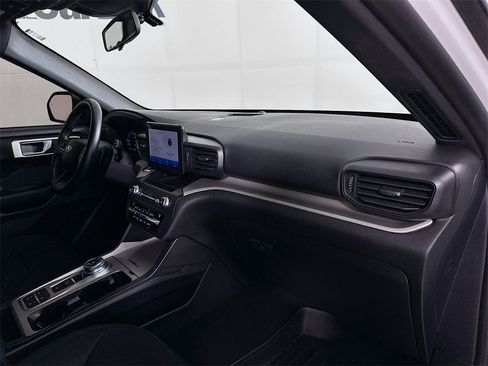 Used 2020 Ford Explorer XLT image 34