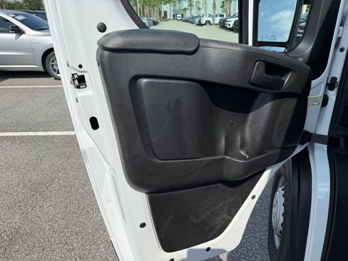Used 2025 RAM ProMaster 2500 w/ Convenience Group FWD image 17
