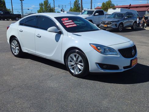 Used 2017 Buick Regal AWD image 1