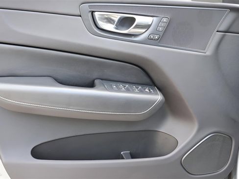 Used 2018 Volvo XC60 T8 R-Design w/ Vision Package image 10