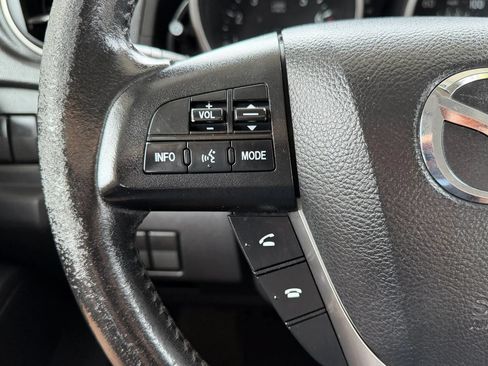 Used 2012 MAZDA MAZDA5 Touring w/ Moonroof & Audio Pkg FWD image 10