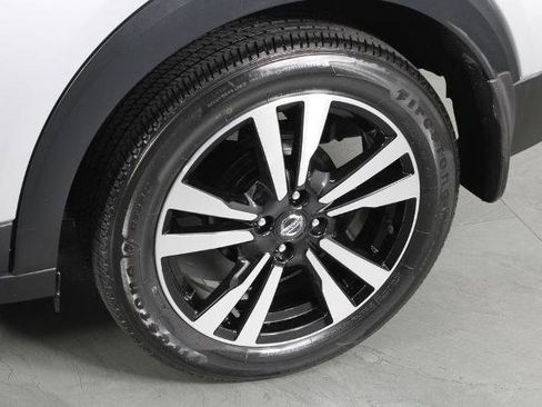 Certified 2020 Nissan Kicks SR image 12