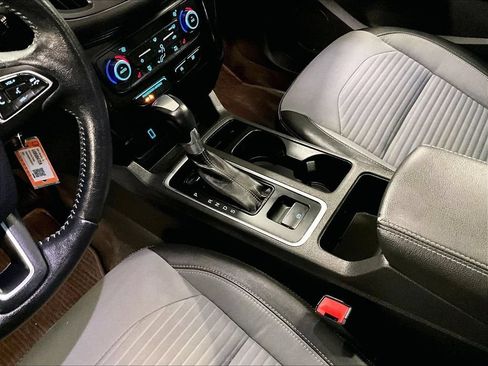 Used 2018 Ford Escape SE w/ SE Sport Appearance Package AWD/4WD image 21