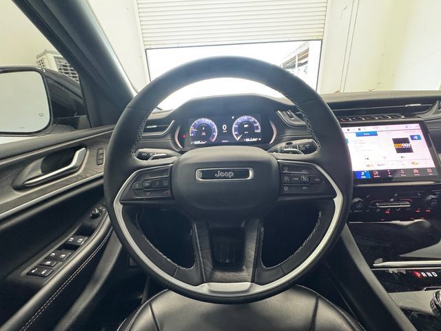 Used 2025 Jeep Grand Cherokee L Limited RWD image 23