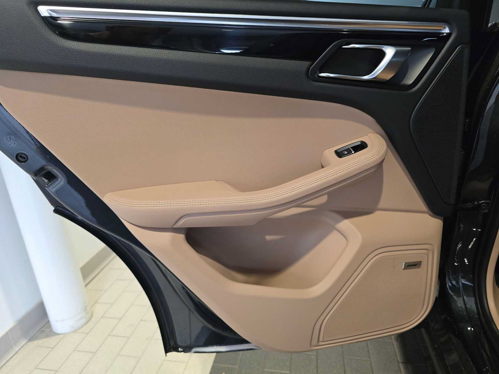 Used 2023 Porsche Macan S AWD/4WD image 16