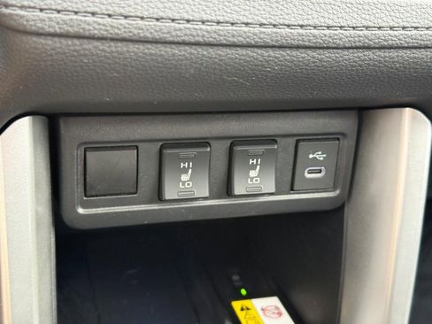 Used 2023 Toyota Corolla Cross XLE w/ Convenience Package FWD image 25